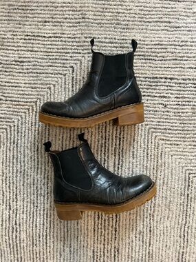 Ten Points Black Leather Chelsea Boots with Brown Lug Sole Size 38 | US 7